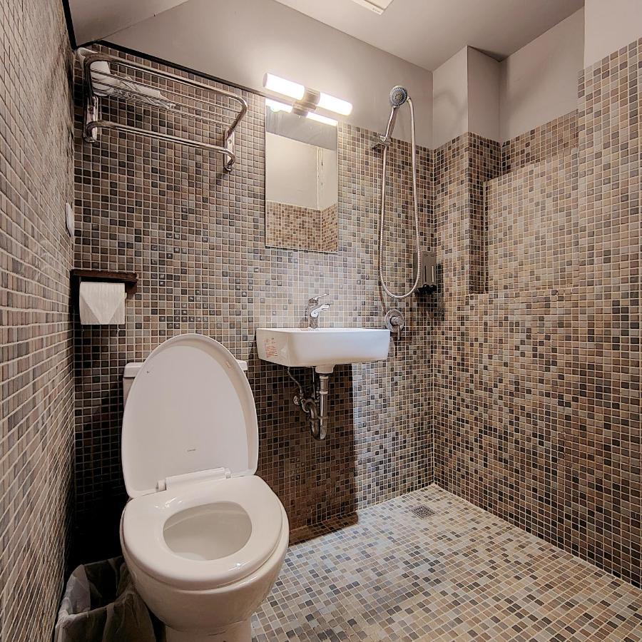Jerry'S Mazehut Hostel Tainan Zewnętrze zdjęcie